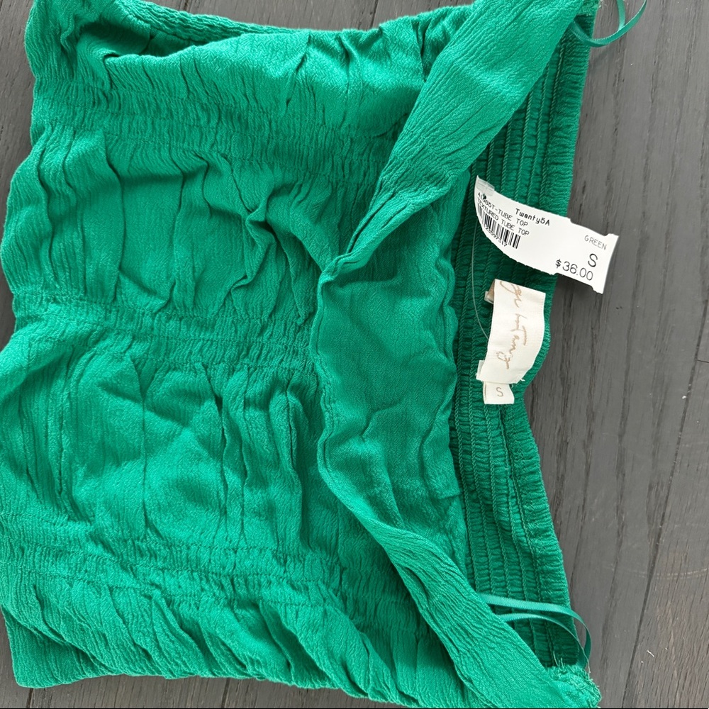 Twenty5a crop top
